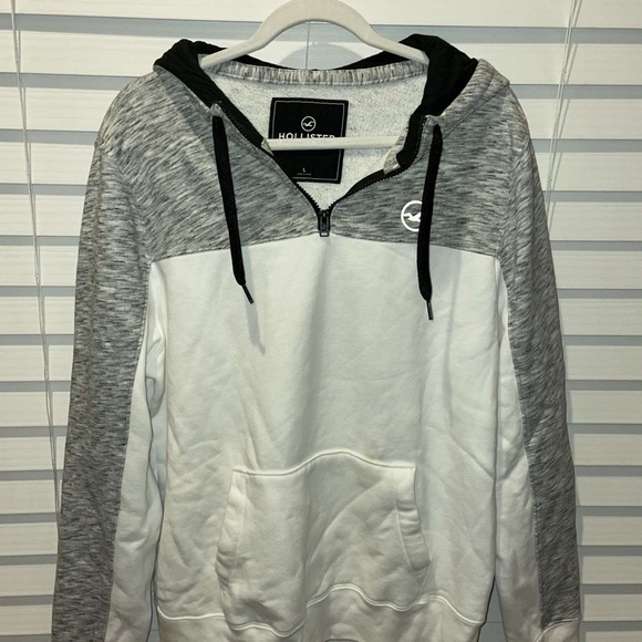 Hollister Quarter Zip - Picture 1 of 3
